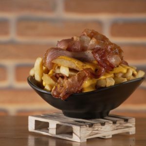 Patatine Stick con Pancetta Croccante e Cheddar